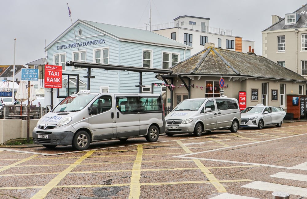 cowes taxi