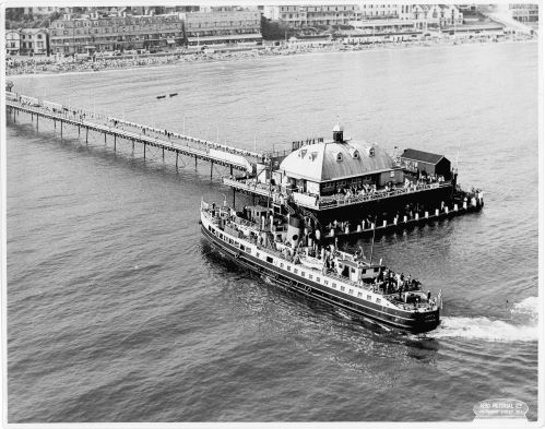 MV Vecta at Sandown Pier