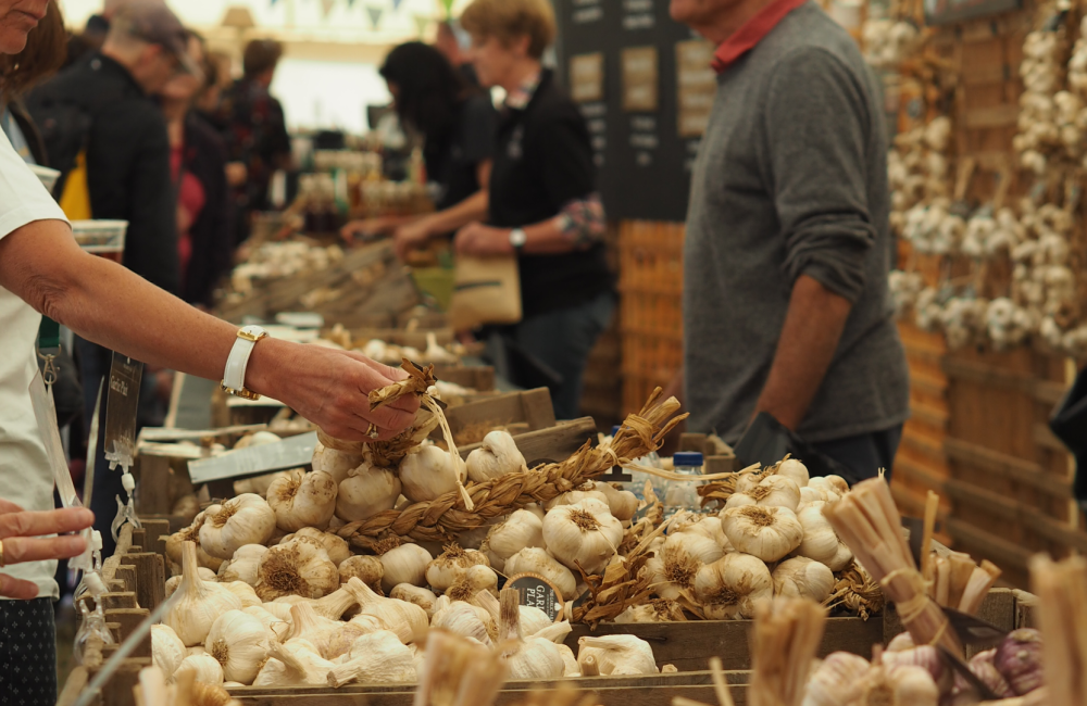 stalls selling garlic