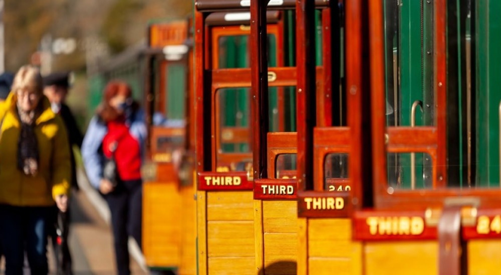 A train's open carriage doors